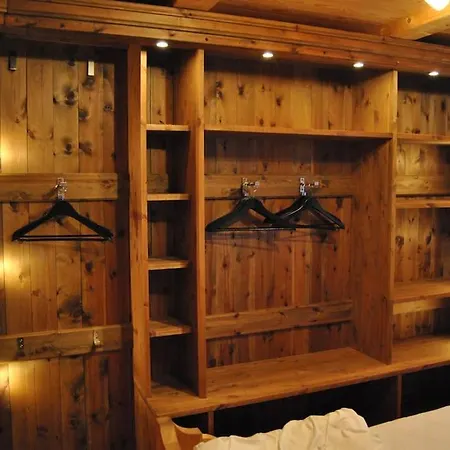 Solehogda 71. Unik Tommerhytte Som Er Handlaget Chalet